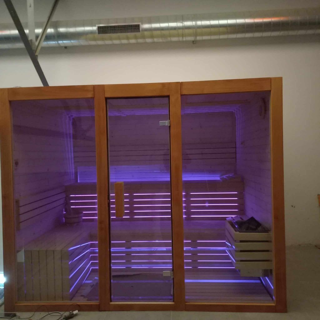 Sauna Olmo interior cronoterapia con tiras de led banco doble altura marco de madera de iroco