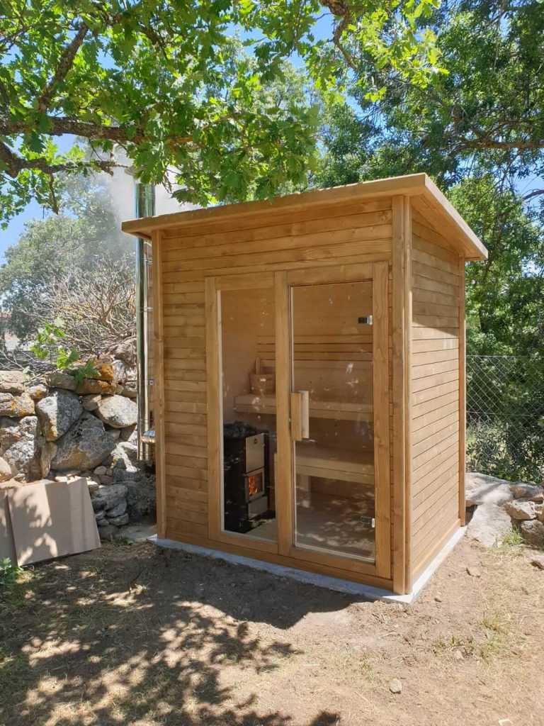 Sauna París exterior con estufa de leña