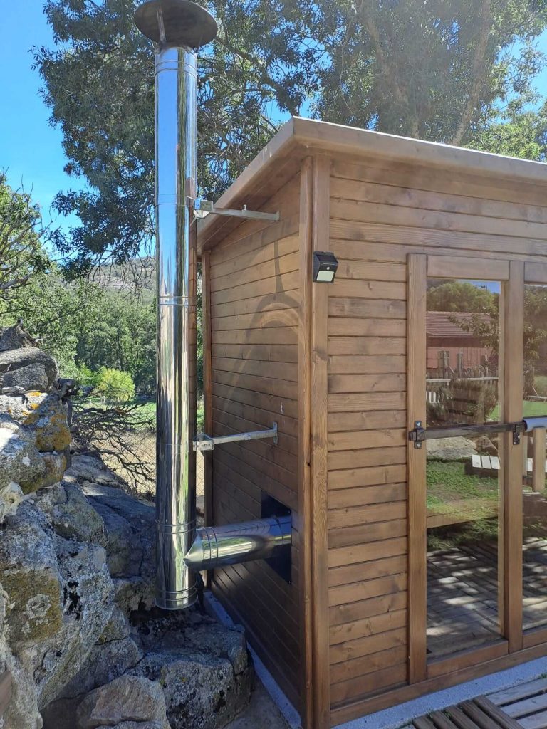 Sauna París exterior con estufa de leña