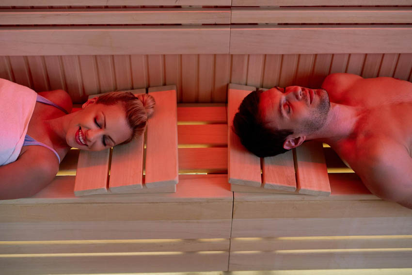 saunakris_pareja-relajada-en-sauna-3